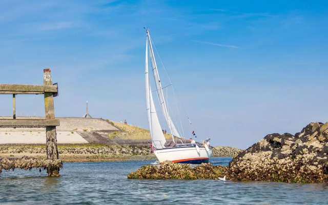 Detached Luxurious Lodge With Washingmachine, Near the Beach