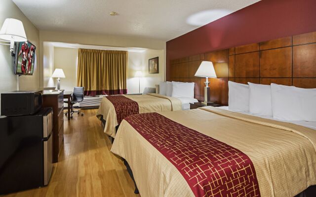 Red Roof Inn & Suites Fayetteville - Fort Bragg