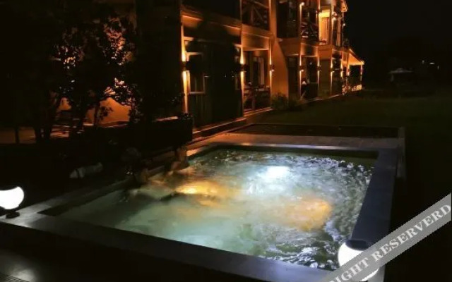 Puzhehei 72 Hou Star Lotus Hot Spring Hotel