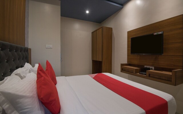 OYO 22070 West Inn Hotel