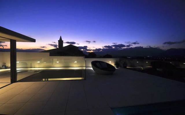 Montblau in Buger With 4 Bedrooms and 5 Bathrooms