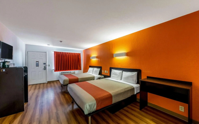 Motel 6 San Antonio, TX - South IH-10 East