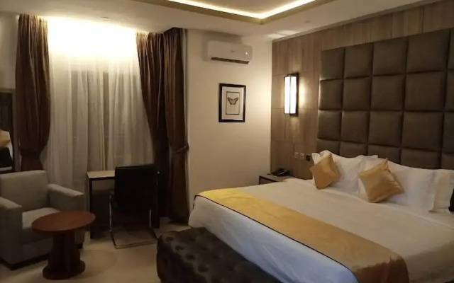 Rento Hotel and Suites