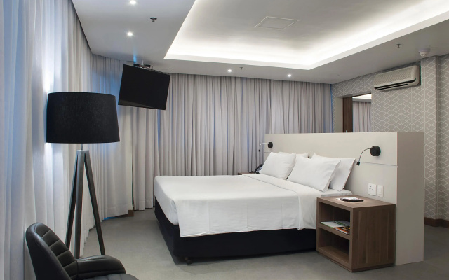 Master Porto Alegre Hotel - Av Carlos Gomes, Proximo Consulado Americano
