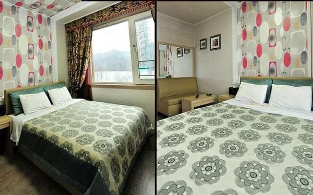 Iris Hotel