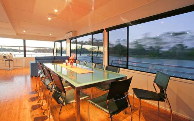 All Seasons Houseboats