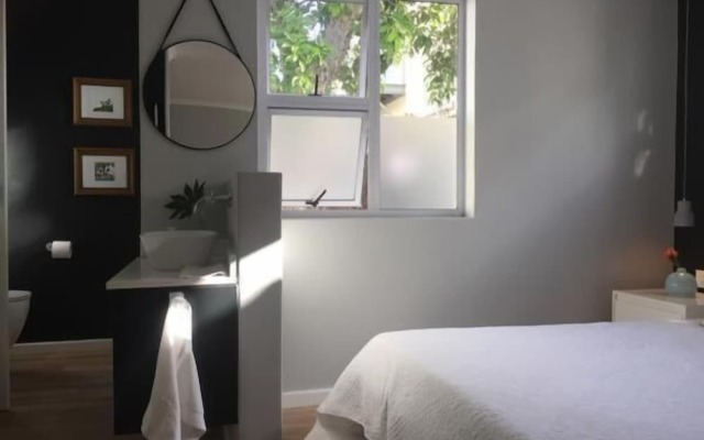 Central Claremont Garden Apartment