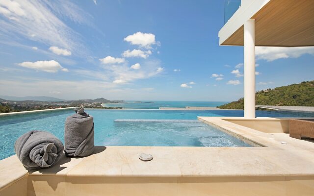 4BR-Luxurious Private Pool Villa Oasis