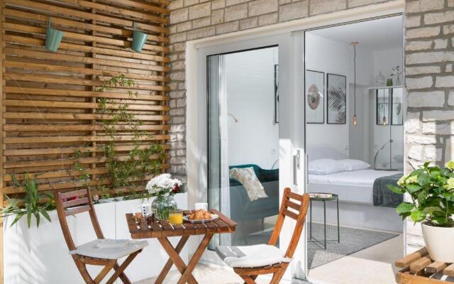 Studio apartment close to the sea - parking