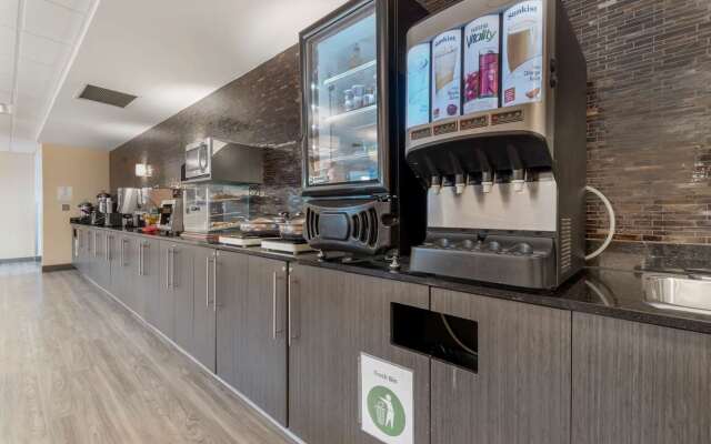 Best Western Plus Airport Inn & Suites