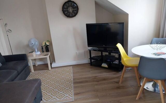 Leeds Cute 1 bed Apt, Garden, Free Wifi & Parking