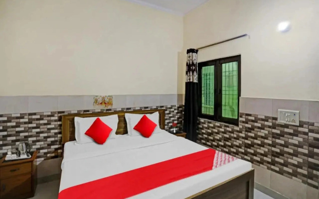 OYO Flagship Kashvi Palace Near Usmaanpur 1st pusta
