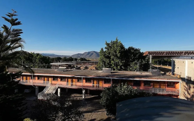 Hotel Cuatro Caminos