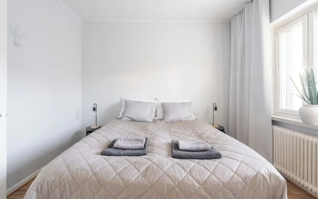 Bright & Cozy 2BR Home in Central Lahti