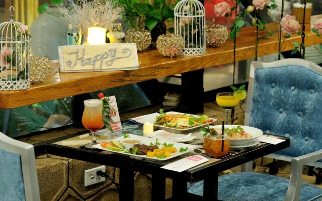 Lavie en Rose Coffee & Spa Hotel