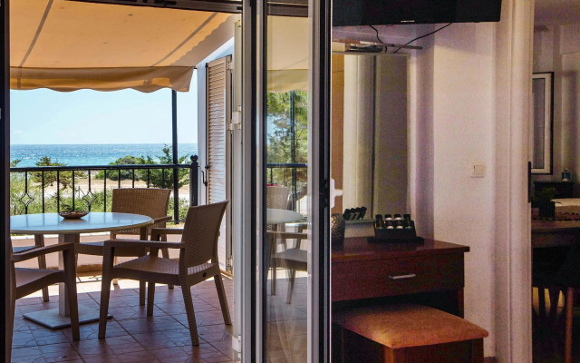 Romanos Beach Villas