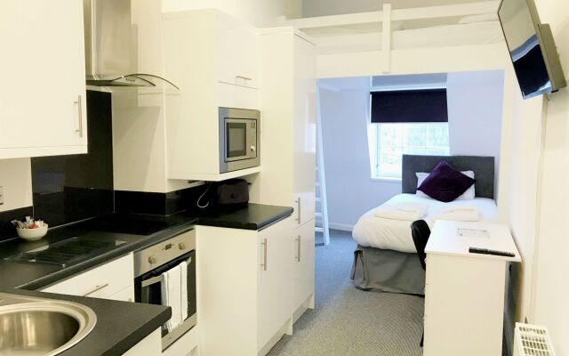 Fox House, Studio Apartments