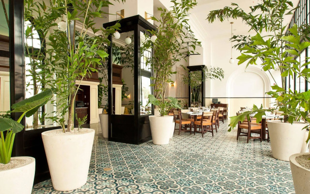 American Trade Hotel