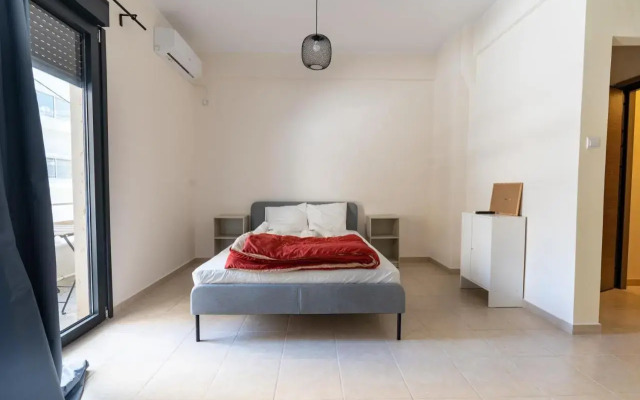 Ag. Ioannis metro station studio 1 bed 2 pers