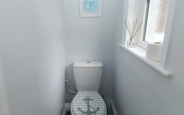 The English School, Flat 2