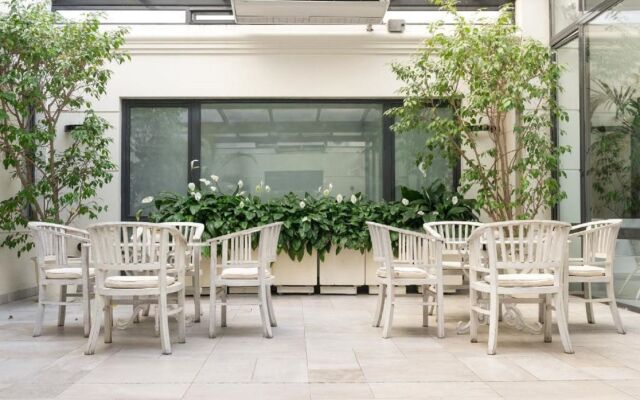 Loi Suites Recoleta Hotel