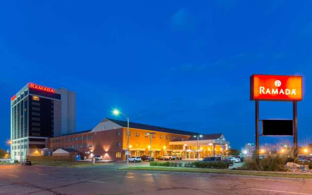 Ramada Hotel & Convention Center by Wyndham Topeka Downtown