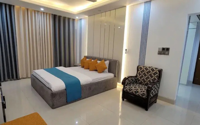 Luxurious 3-bhk Highly Secured & Close to Airport
