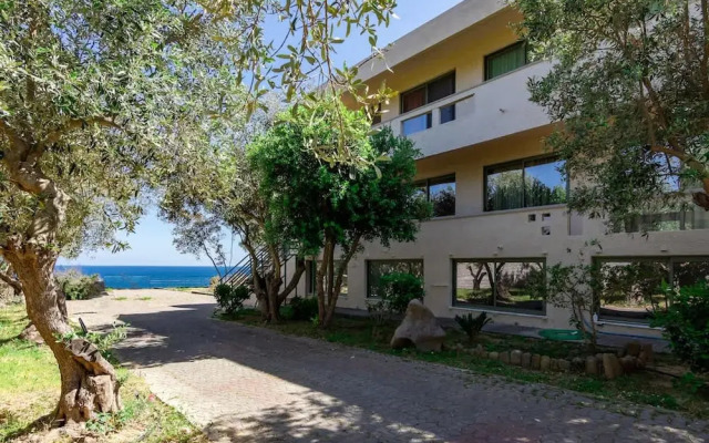 Astra Beach Studio 1