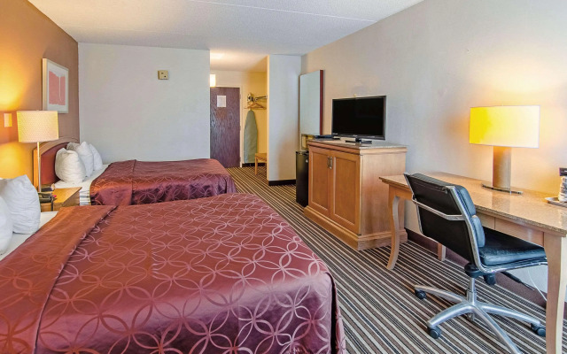 Econo Lodge Inn & Suites