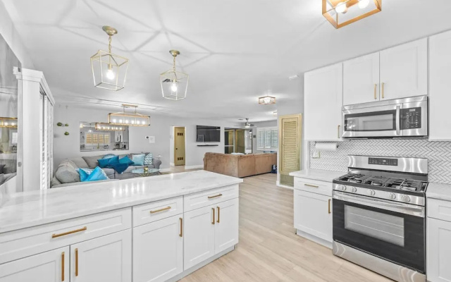 4bdrm 2 Bath Pool Close To Strip & Conventions