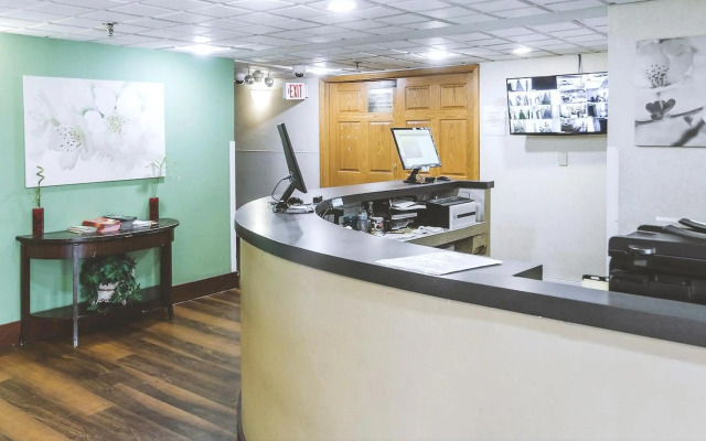 Blueway Inn & Suites Roseville
