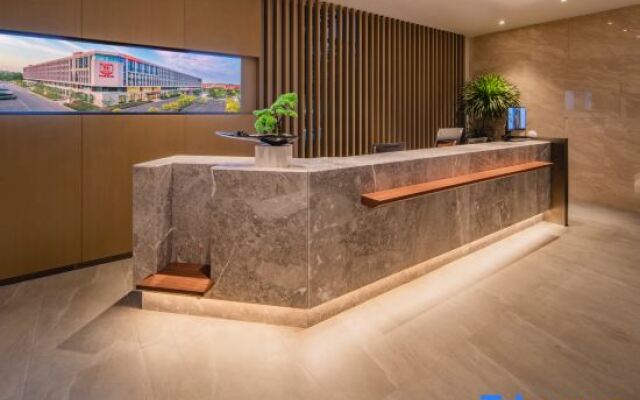 Yatai Conference Center Hotel