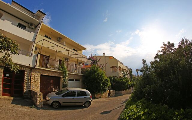 Apartments and Rooms Zvjezdana