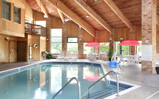 Baymont Inn & Suites Muskegon