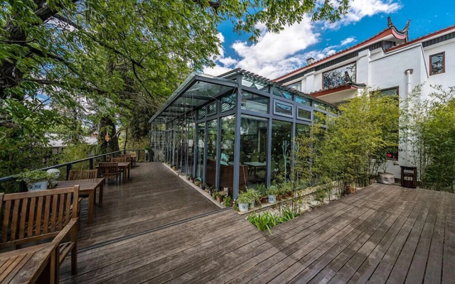 Leliving Butterfly Resort Lijiang