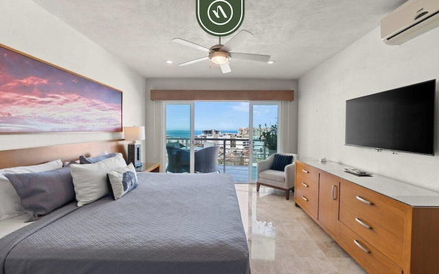 Stunning 2 BR Condo - Oceanview Terrace - Downtown