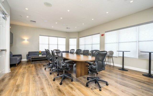 Beautiful Deluxe Condo, Vista Cay - 3024