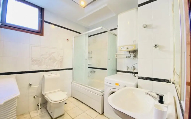 MISSAFIR Spacious Duplex Flat near Bagdat Street