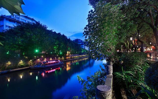 Moon Reflection River lnn