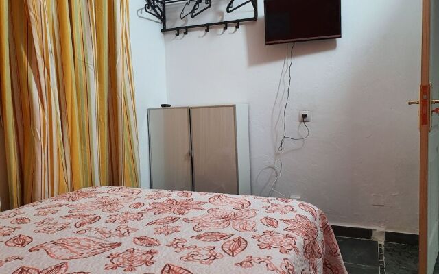 Low Cost Room Plaza de Hierro I