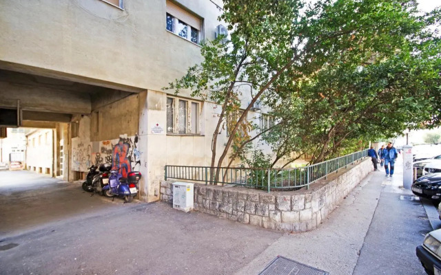 D & J Apartment Split