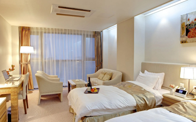 The Class 300 Hotel and Condominium