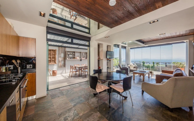 Beautiful Apartment w Deck Stunning Views Rhine Stone