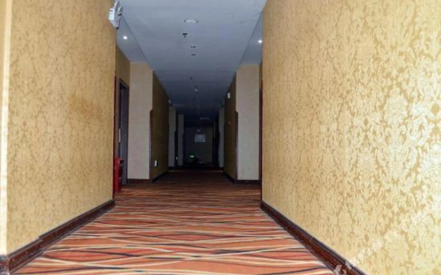 Golden Holiday Hotel