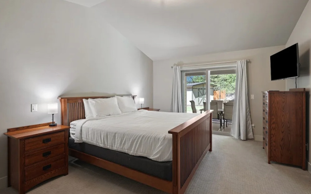 Manzanita 3 Bedroom Home by RedAwning