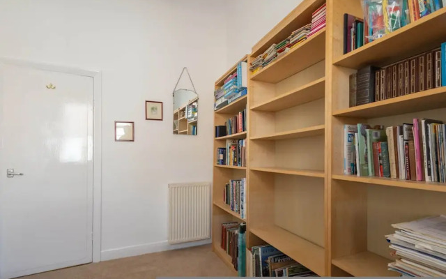 Host Stay Chatsworth Court Apartment