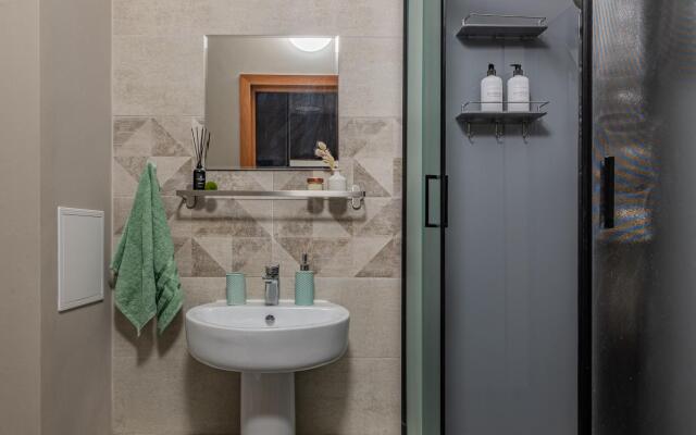 БТВ Апартс на улице Крестинского 4