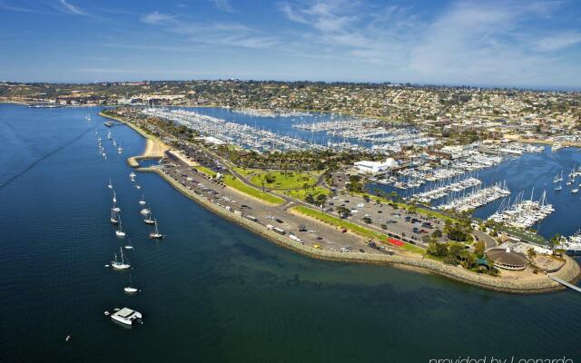 Bay Club Hotel & Marina