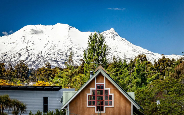 The Gingerbread House with Spa - Ohakune Holiday Home