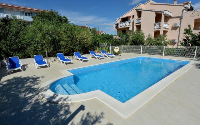 Olive - Swimming Pool - SA5